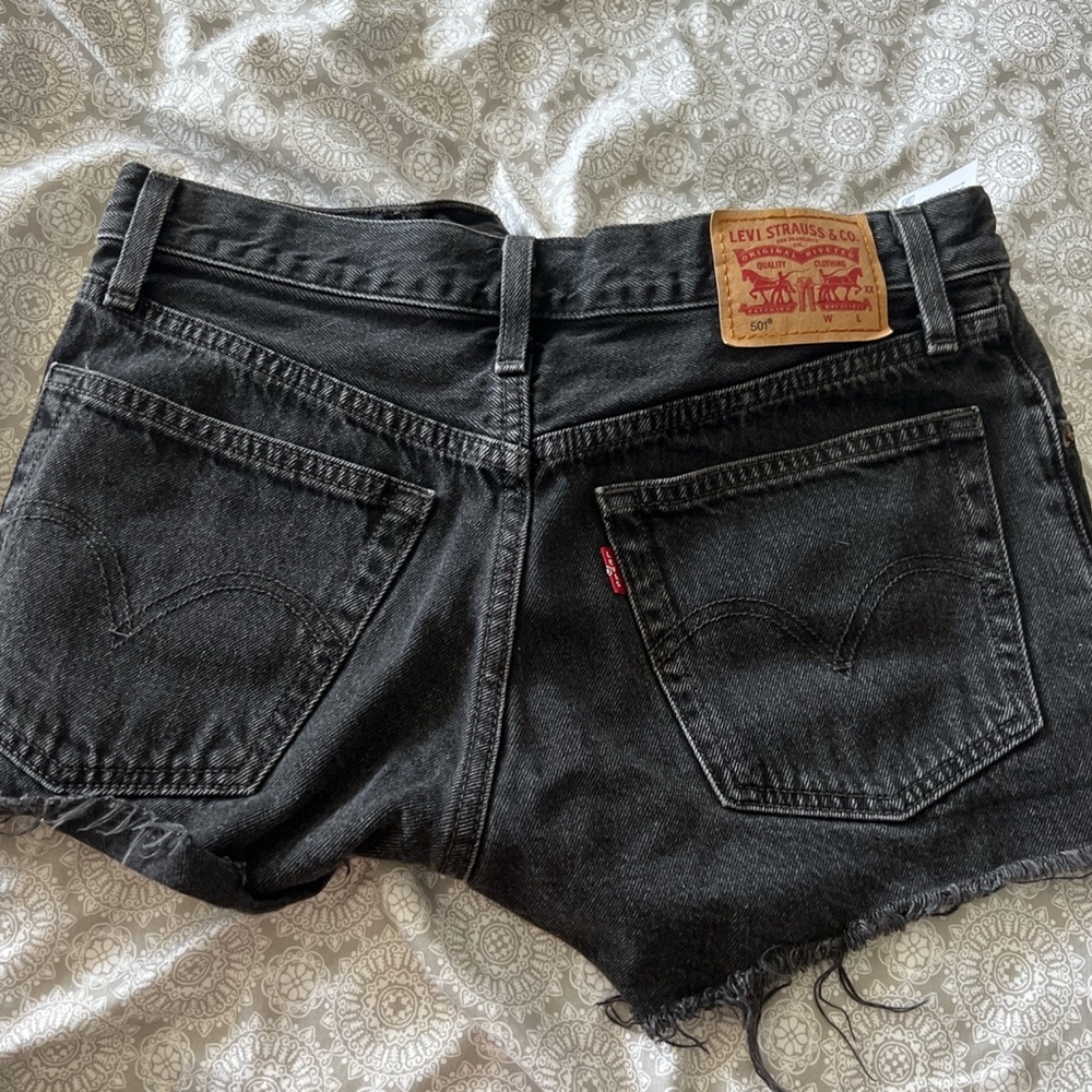 Black Levi’s shorts size 25